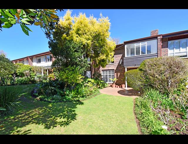2 BEDROOM TOWNHOUSE FOR SALE IN HYDE PARK